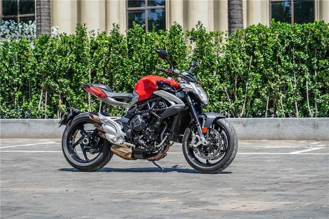 ���ߵ�����Ʒ MV�¹�˹��Brutale 800������-2.jpg