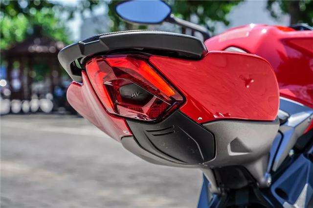 ���ߵ�����Ʒ MV�¹�˹��Brutale 800������-4.jpg