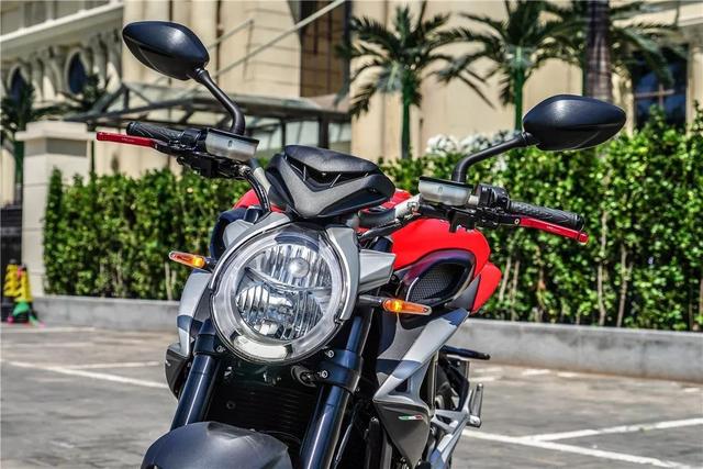 ���ߵ�����Ʒ MV�¹�˹��Brutale 800������-3.jpg