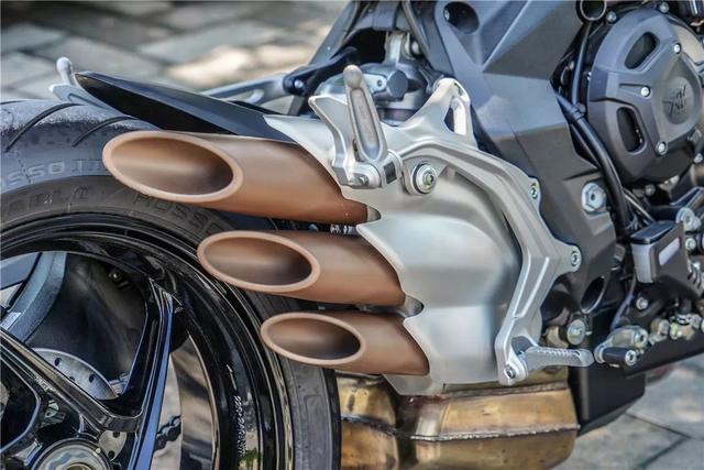 ���ߵ�����Ʒ MV�¹�˹��Brutale 800������-21.jpg