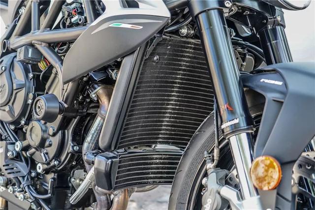 ���ߵ�����Ʒ MV�¹�˹��Brutale 800������-22.jpg