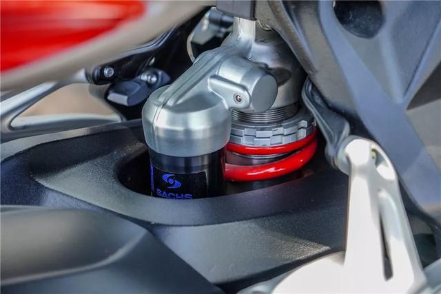 ���ߵ�����Ʒ MV�¹�˹��Brutale 800������-17.jpg