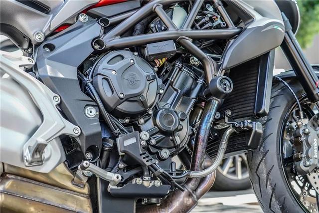 ���ߵ�����Ʒ MV�¹�˹��Brutale 800������-20.jpg