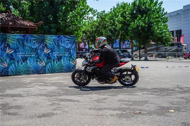 ���ߵ�����Ʒ MV�¹�˹��Brutale 800������-31.jpg