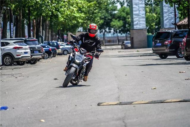 ���ߵ�����Ʒ MV�¹�˹��Brutale 800������-32.jpg