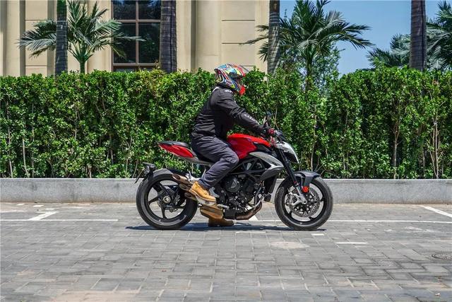 ���ߵ�����Ʒ MV�¹�˹��Brutale 800������-28.jpg