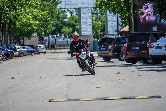 ���ߵ�����Ʒ MV�¹�˹��Brutale 800������-30.jpg