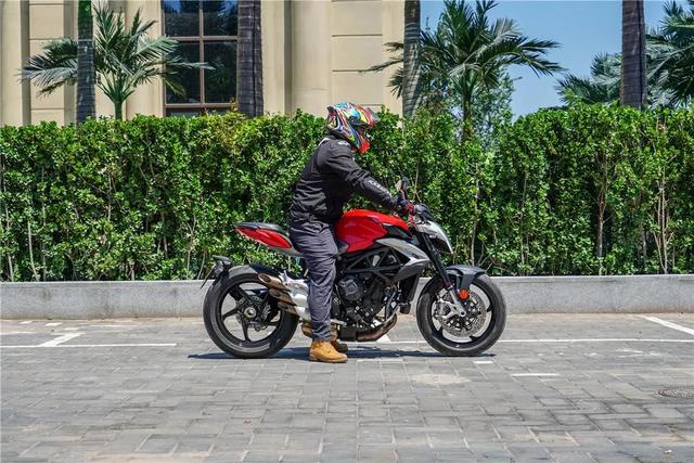 ���ߵ�����Ʒ MV�¹�˹��Brutale 800������-27.jpg