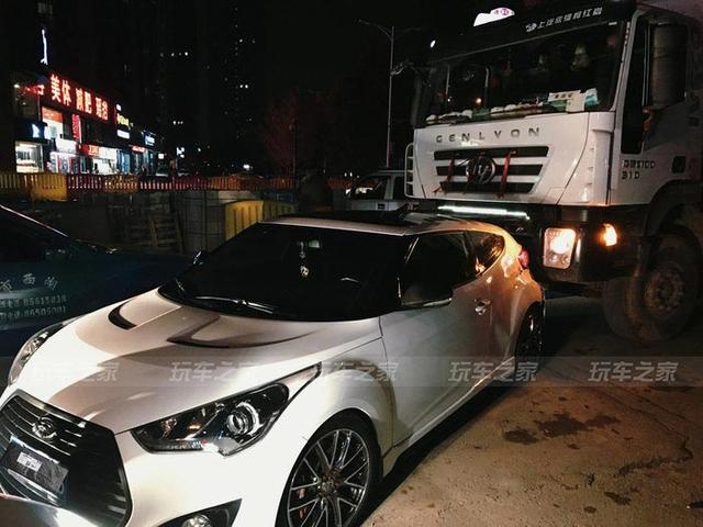 �ִ���˼������E200L ��װ�ĽŲ�ͣ������-2.jpg