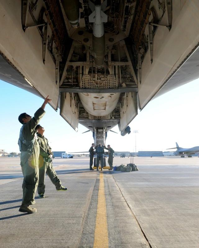 B-1B�����������װ�������ǳ��򵥣�ֻ��Ҫһ�������������-1.jpg