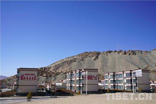 ��ͥԺ�� ������ ��ׯ��������ɭ���հ�Ǩ���õ�ġ�����������-1.jpg